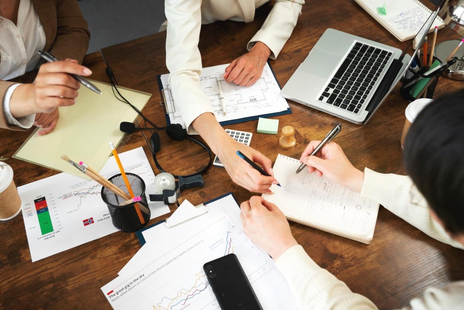Séance de travail sur l'intuition en groupe